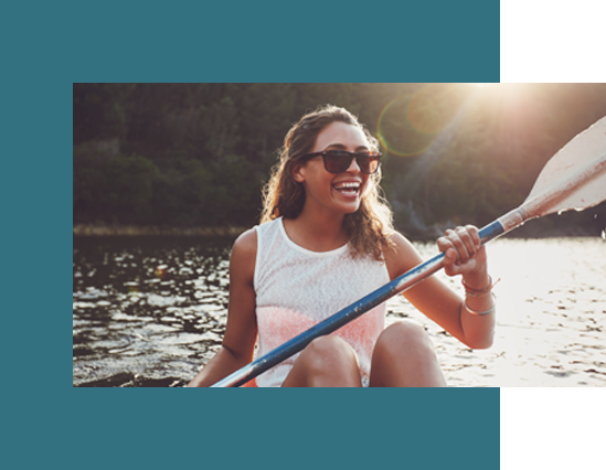 woman with sunglasses happy canoeing