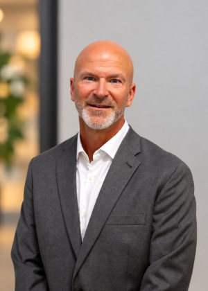 Portrait or Dr Rob Bernskoetter